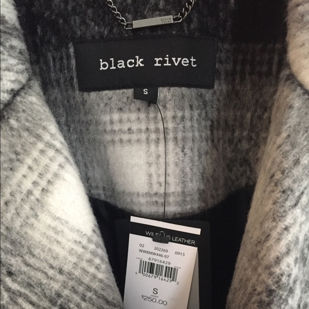 Coat - Picture 3 of 4